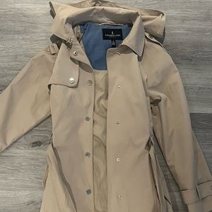 London Fog classic women’s trench coat in excellent condition